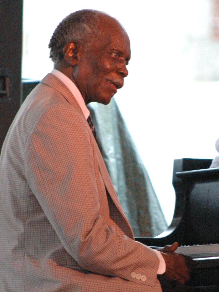 Hank Jones at the piano