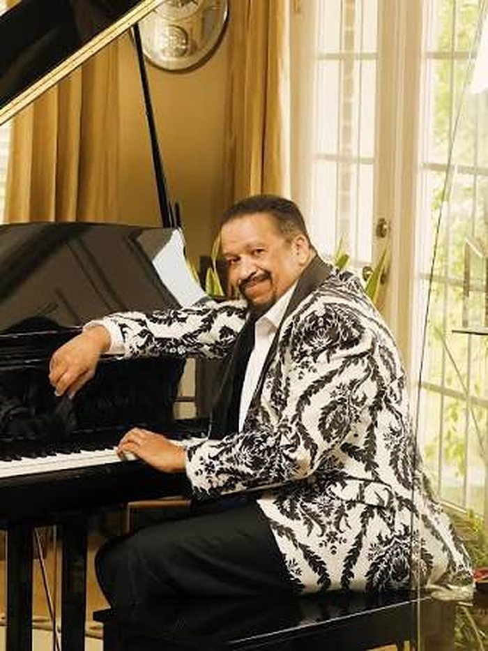 Richard Smallwood at the grand piano