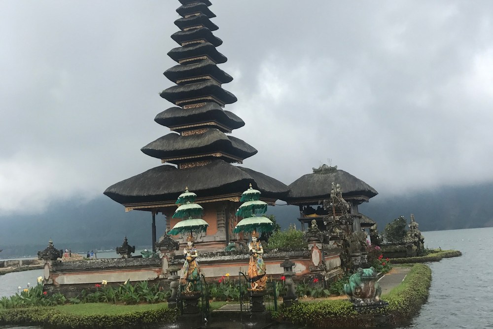 The lake temple of Ulun Danu Beratan in Bali under low cloud, photographed by Michael Olaiya